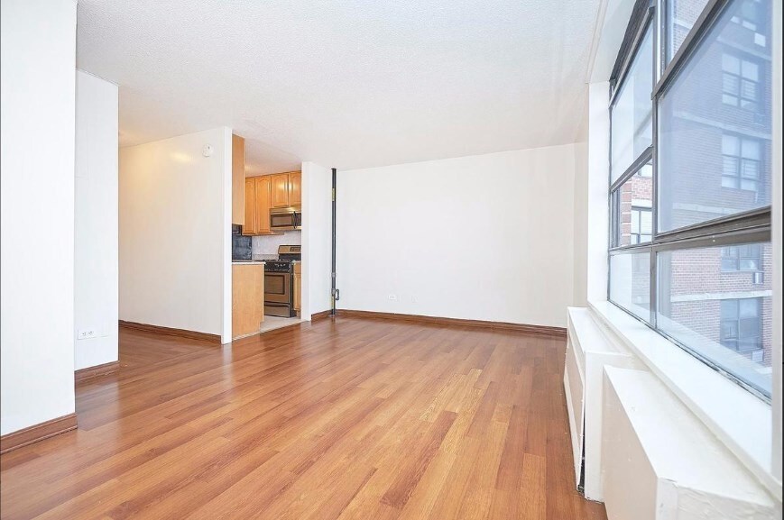 Primary Photo - 3334 Broadway