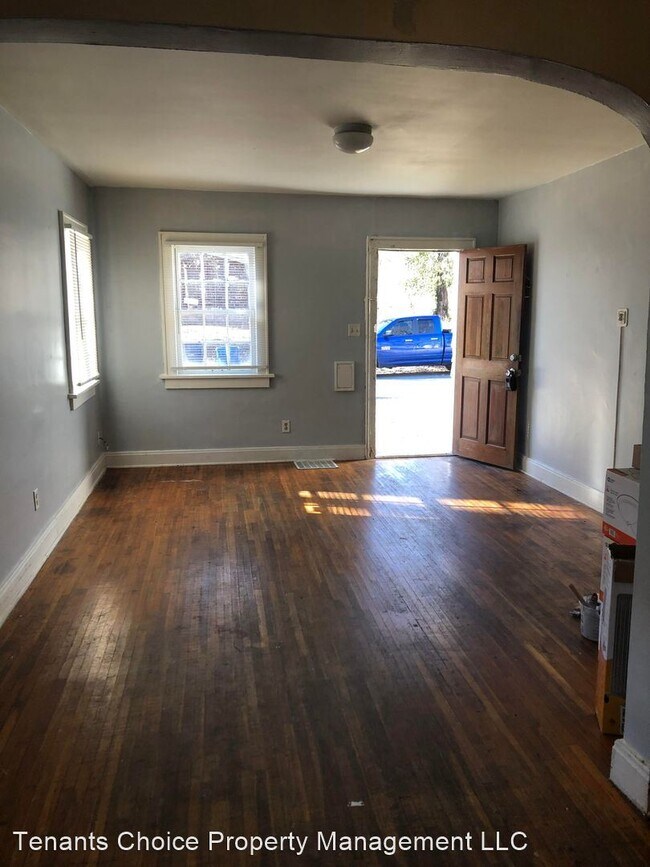 Building Photo - 2 br, 1 bath House - 828 S Douglas Ave