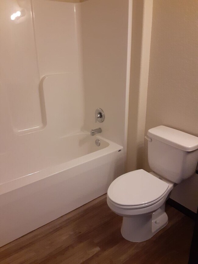 Building Photo - Modern Comfort: Discover Our 2-Bedroom 2-Bath Apartment Gem