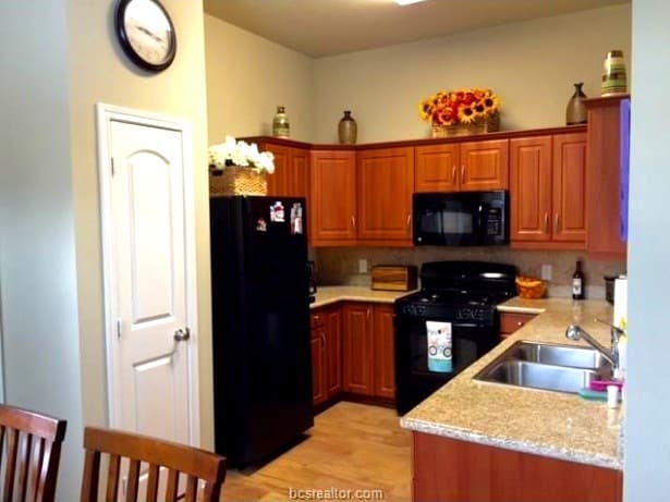 Building Photo - 2810 Silver Oak Dr