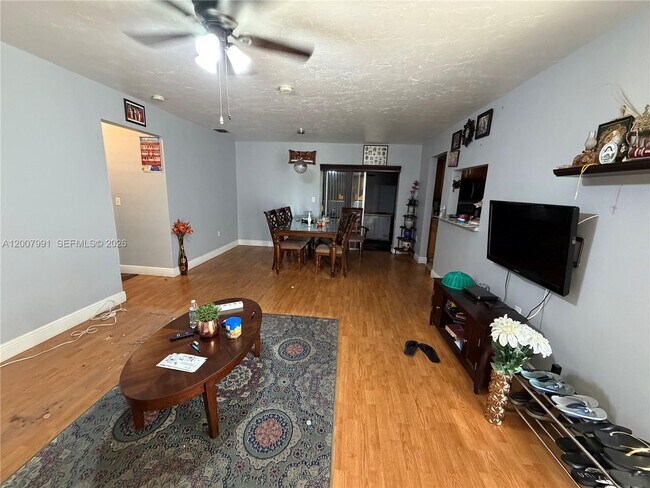 Foto del edificio - 1160 NW 77th Way