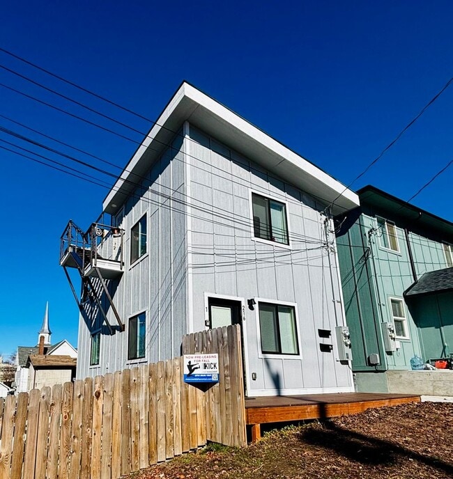 Foto del edificio - 216 E 7th St