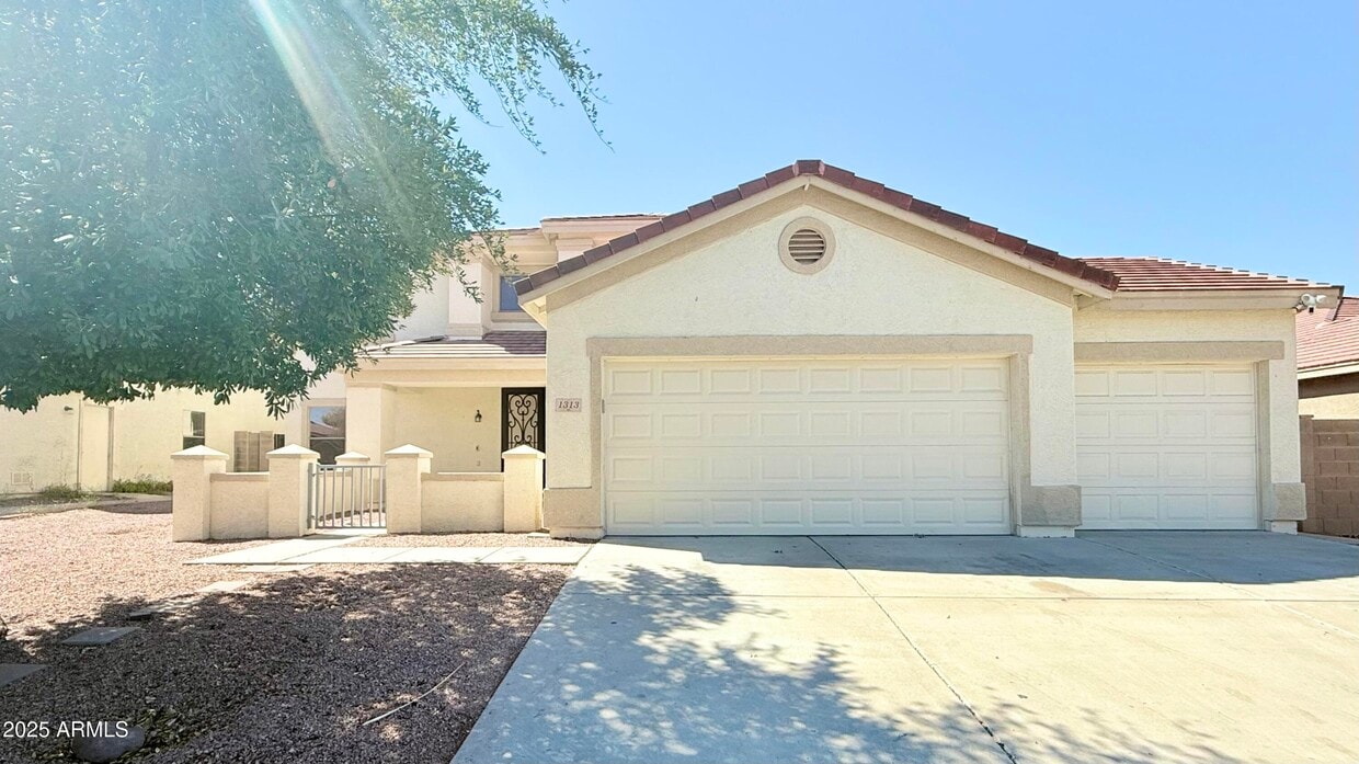Foto principal - 1313 E Beth Dr