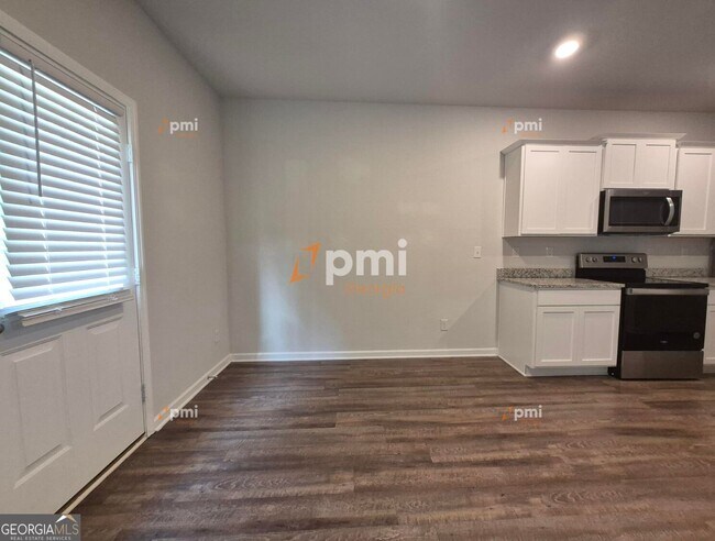 Foto del edificio - 3338 Bridgewood Dr