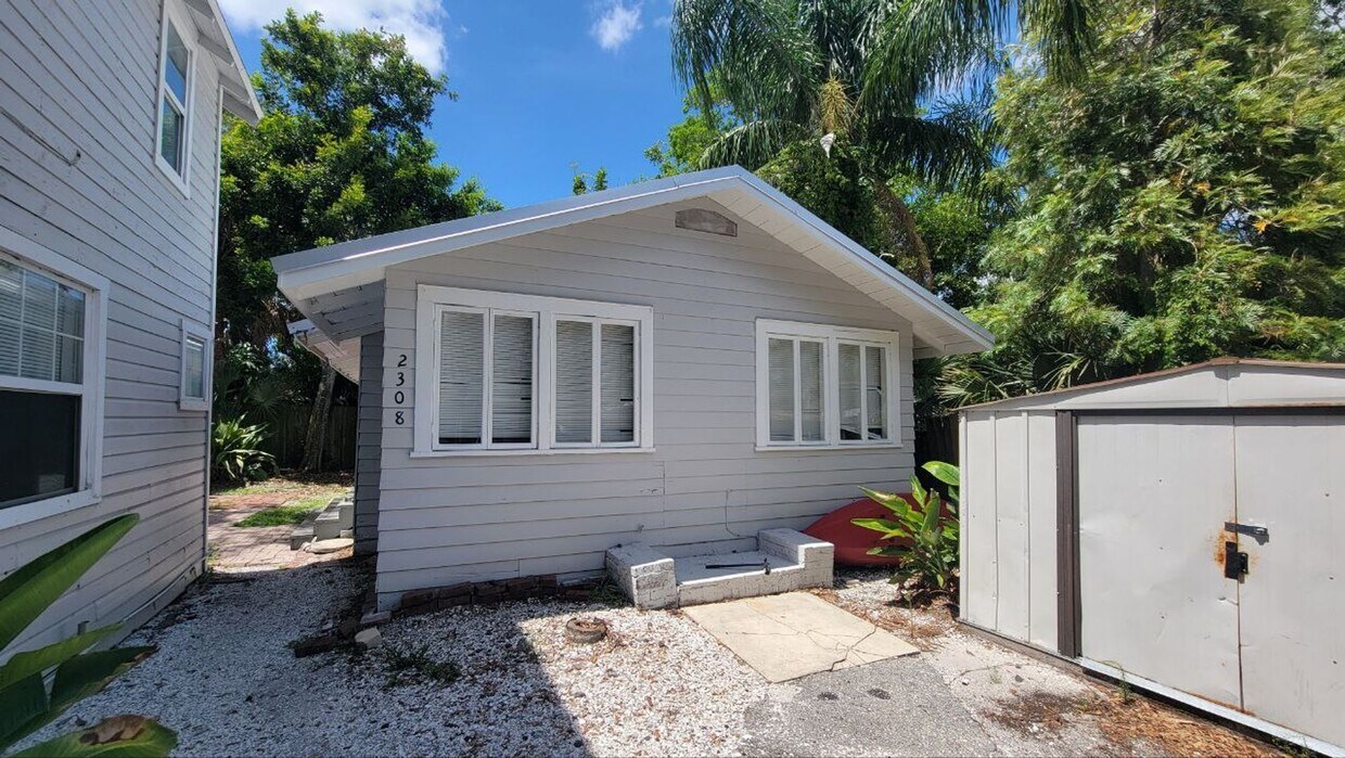 Primary Photo - Cottage Style 2 bed/1 bath Home Near Downt...