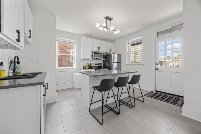 Foto del edificio - 721-725 Interdrive - Now Leasing for 2026/27