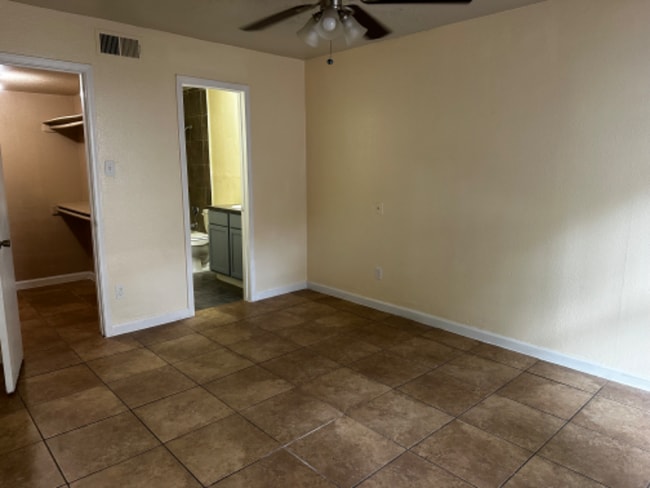 Foto del edificio - 9797 Leawood Blvd