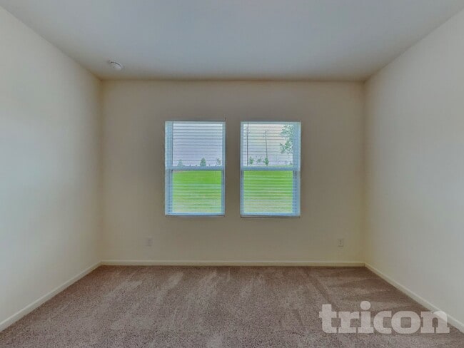 Building Photo - 149 Gladstone Loop