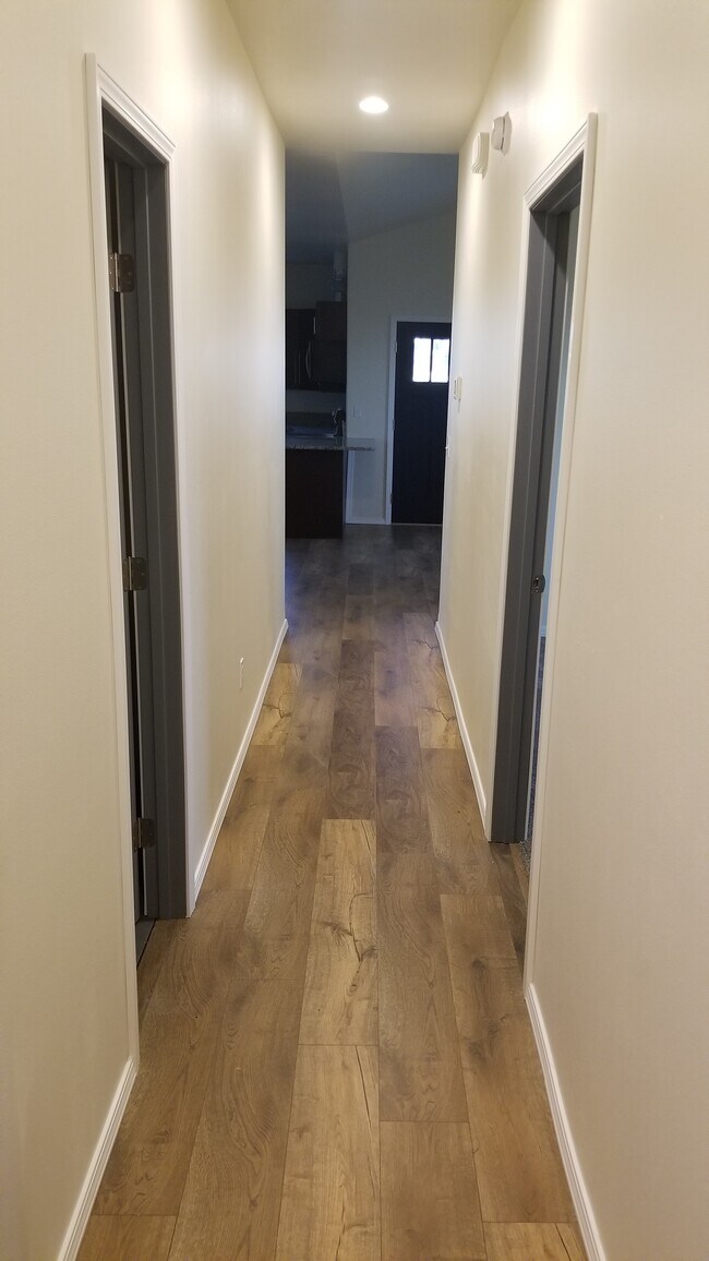 Foto del edificio - 1412 W Lakeside Dr