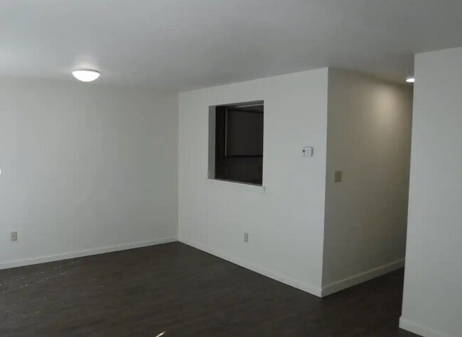 Building Photo - Duplex For Rent