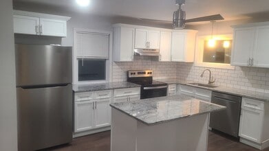 Building Photo - 71 Park Ave