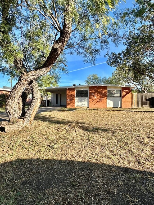 Building Photo - COMING DECEMBER 2025 - College Hills Home ...