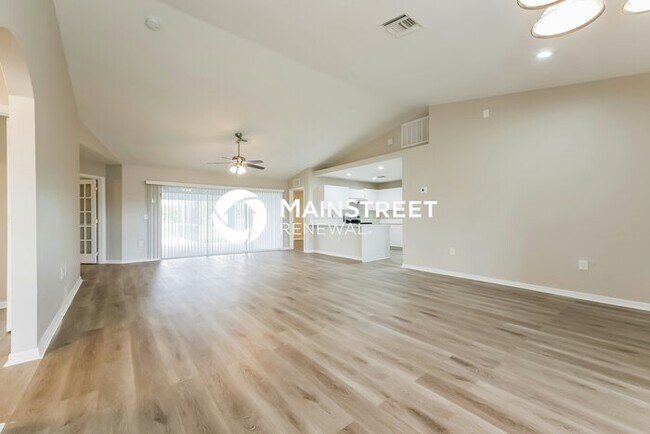 Foto del edificio - 3 Bedroom Pet-Friendly Home in Lehigh Acres, FL with Main Street Renewal