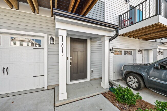 Foto del edificio - Your Perfect Charlotte Townhome Awaits — Bright, Modern, and Move-In Ready!