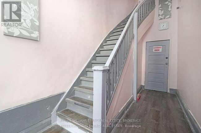Photo du bâtiment - 84-84 Simcoe St N