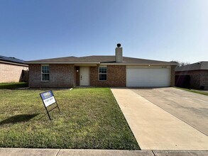 Building Photo - 4509 Lloyd Dr