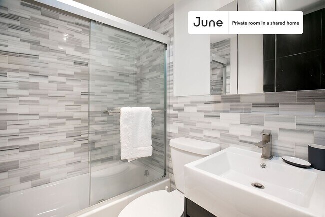 Foto del edificio - Room in Shared 6 bed/2 bath home