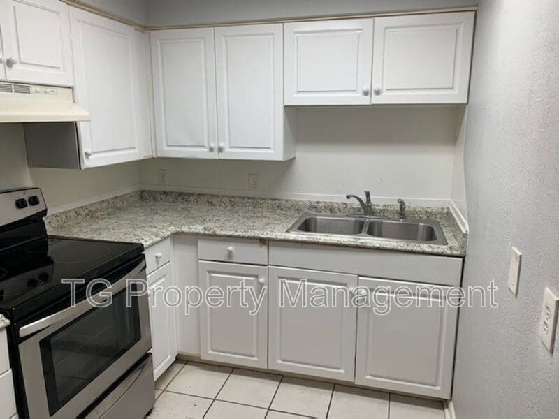 Foto principal - 402 Lower 8th Ave S