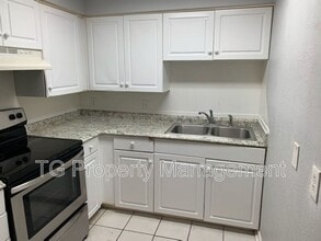 Building Photo - 402 Lower 8th Ave S