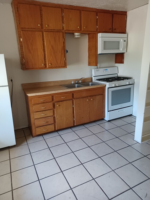 kitchen - 1410 NW Taylor Ave