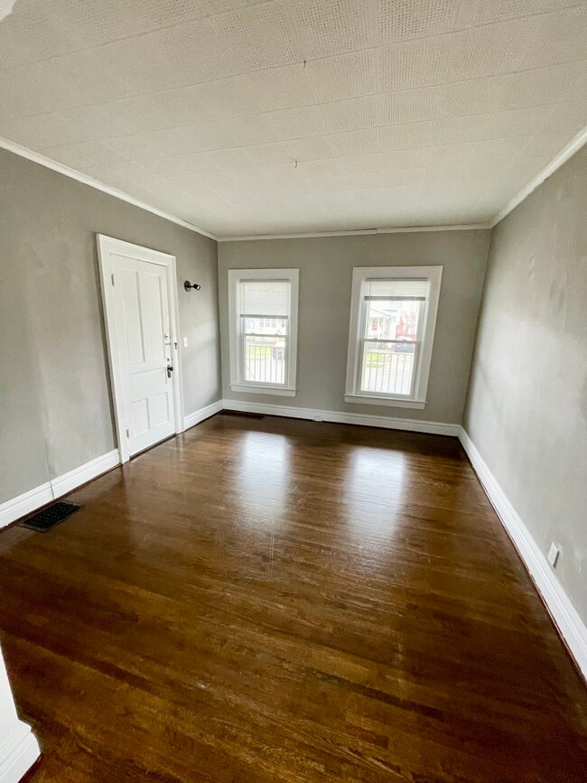 Building Photo - 71 Unger Ave