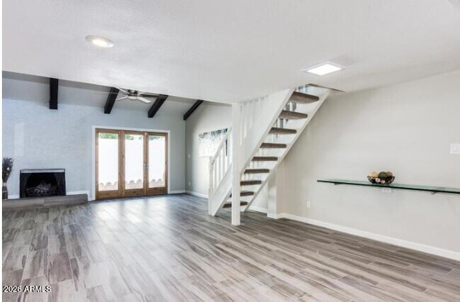 Building Photo - 2 E Loma Ln