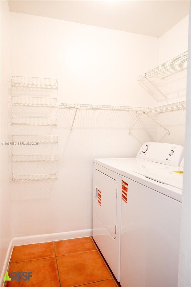 Building Photo - 7523 SW 109th Ave