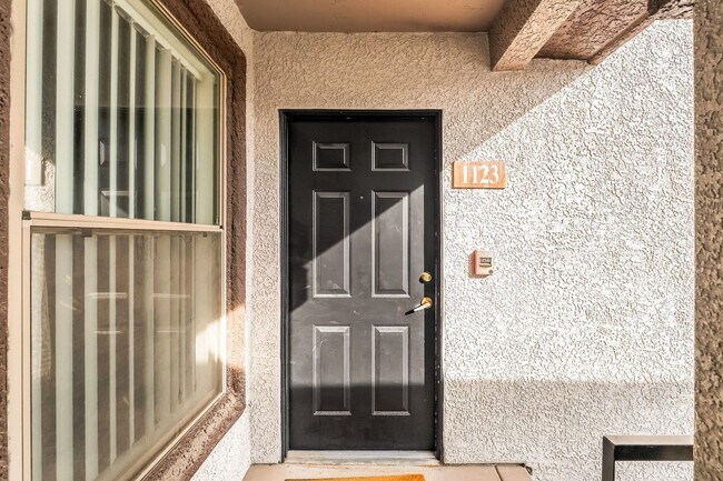 Foto del edificio - Charming & Bright 1-Bedroom Condo with Community Pool!