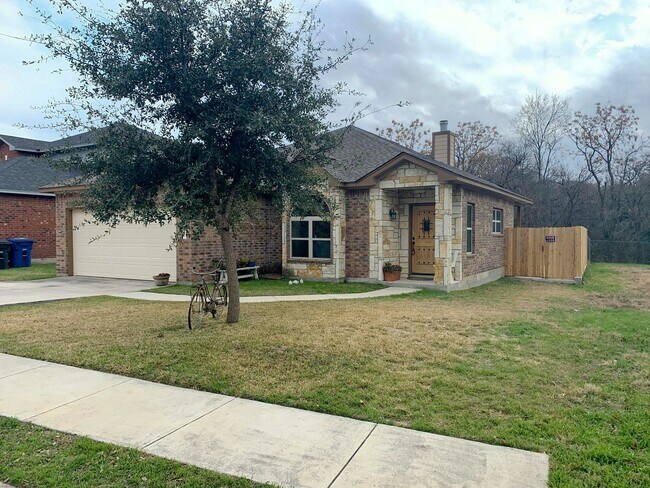 Building Photo - Spacious Ranch Home with Covered Patio & Greenbelt | 410 & Rittiman Rd