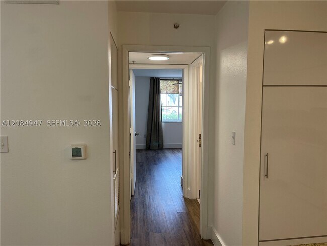 Foto del edificio - 4350 NW 107th Ave
