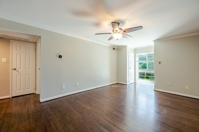Foto del edificio - 6143 Edsall Rd