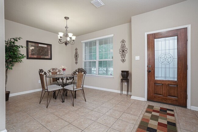 Foto del edificio - Charming 2-Story Home