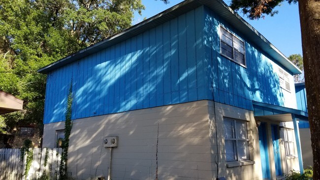 Building Photo - 3119 SW 26th Dr