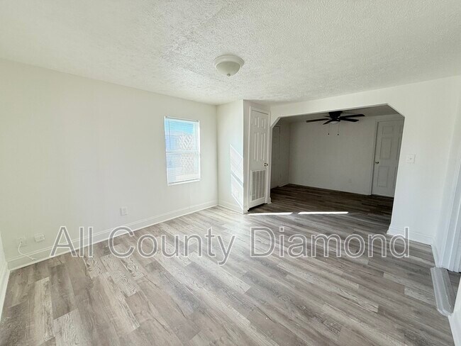 Foto del edificio - 237 Helen Ave