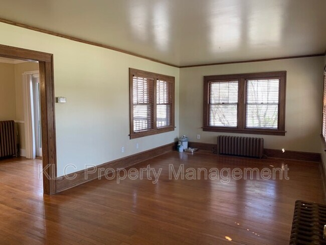 Foto del edificio - 4321 University Ave