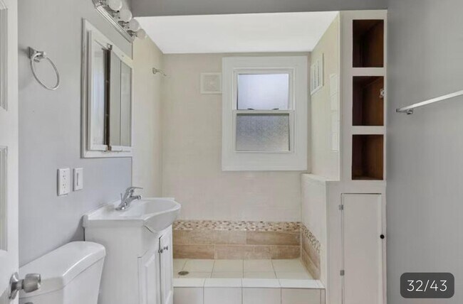 Building Photo - 72 E 136th St