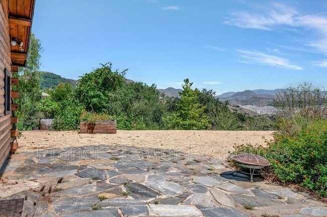 Building Photo - 2689 Daisy Ln