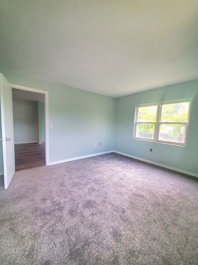 Foto del edificio - 1524 Lakeview Rd