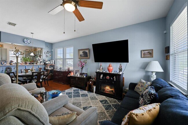 Foto del edificio - Welcome to your dream home in the heart of The Oaks!