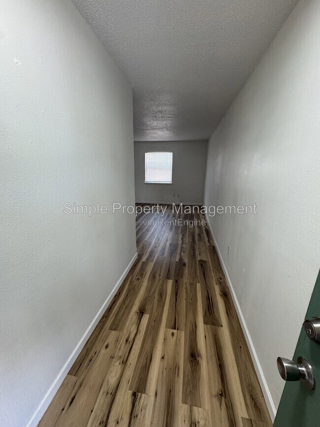 Foto del edificio - 5825 NW 34th St