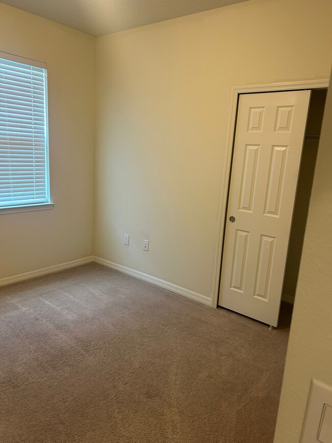 Building Photo - 3520 Starkey Dr