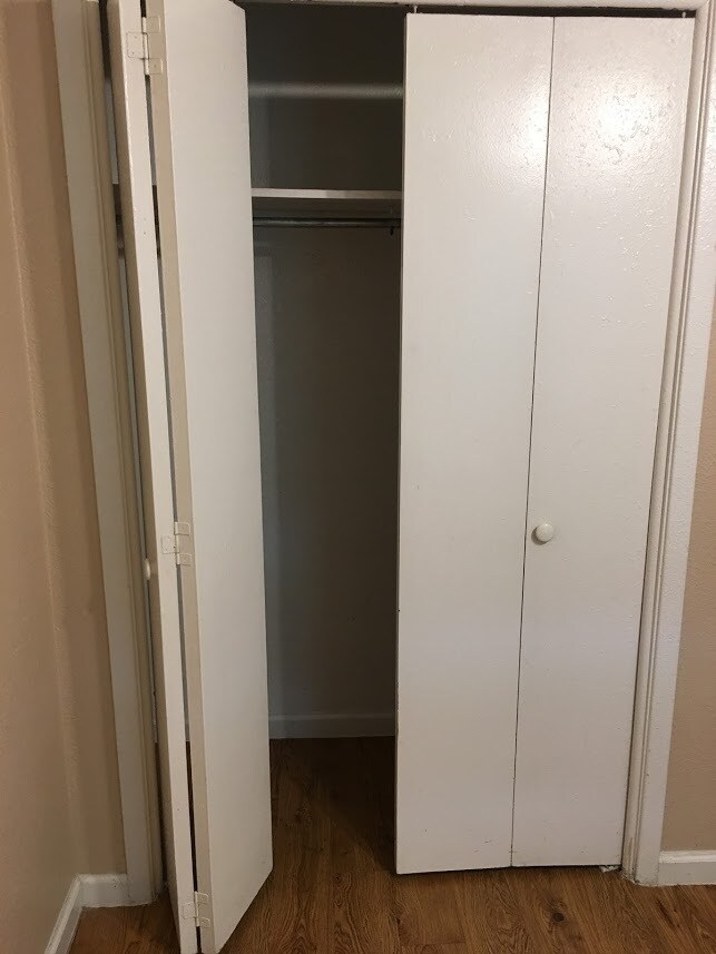 closets - 1008 S Murray St