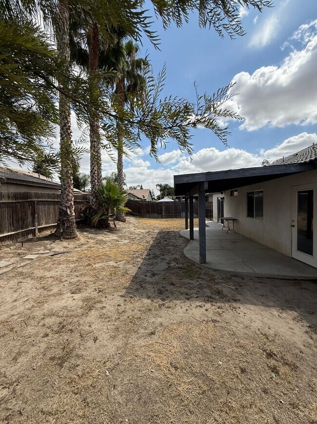 Foto del edificio - Spacious 4-Bedroom Home in Southwest Bakersfield