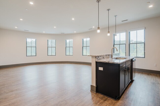 Foto del edificio - Rare Three- Bedroom Apartment Available at Washington Square!