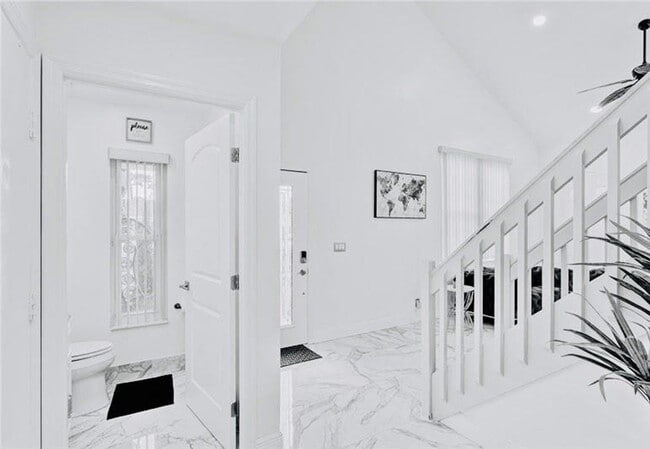 Building Photo - 128 Royal Pine Cir N