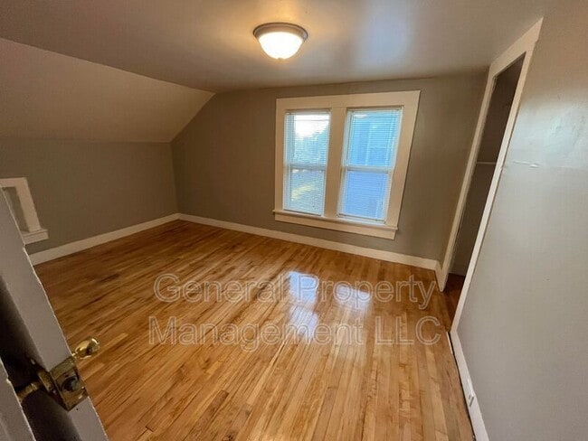 Foto del edificio - 4 bed 1.5 Bath near UWEC! Available June 1st