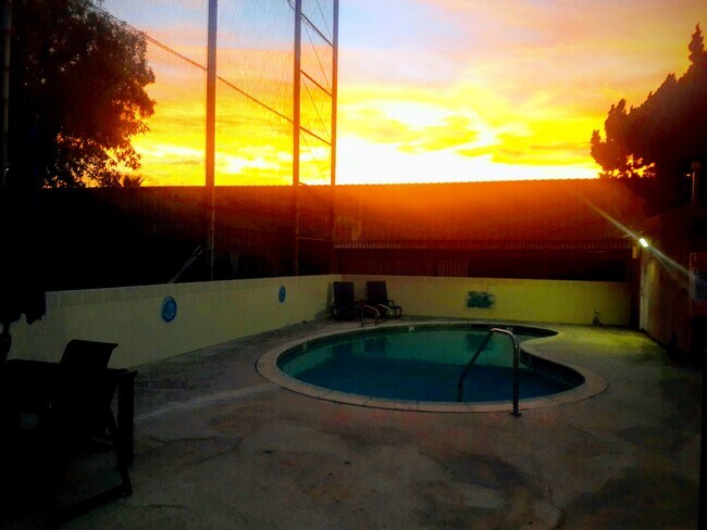 Foto del edificio - 9146 Somerset Blvd