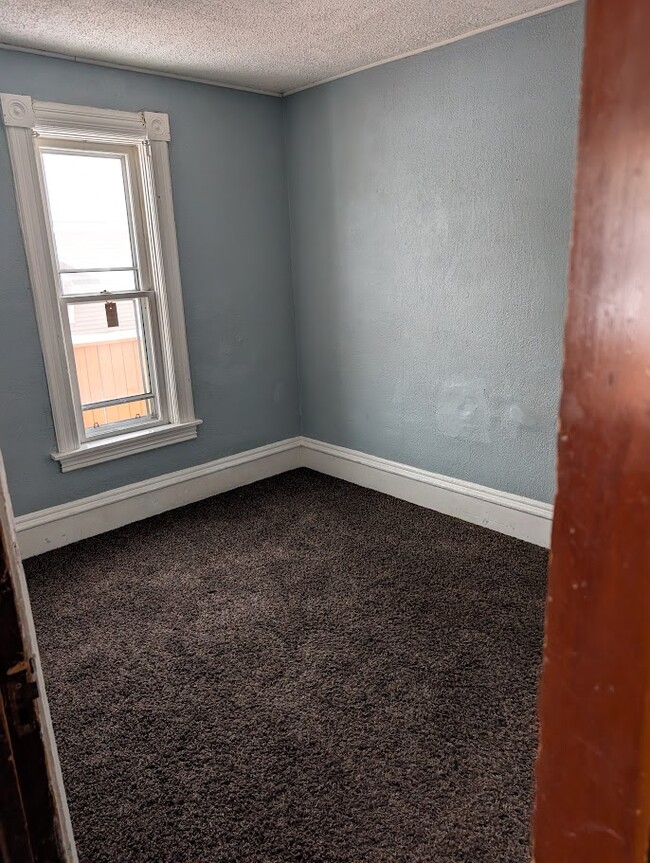 bedroom - 611 4th St SW