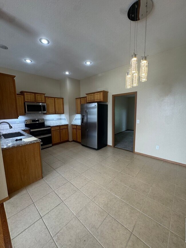 Foto del edificio - 1818-1820 North Cedarcrest Ave