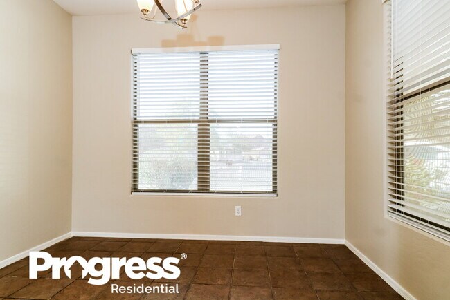 Foto del edificio - 1701 S 117th Dr